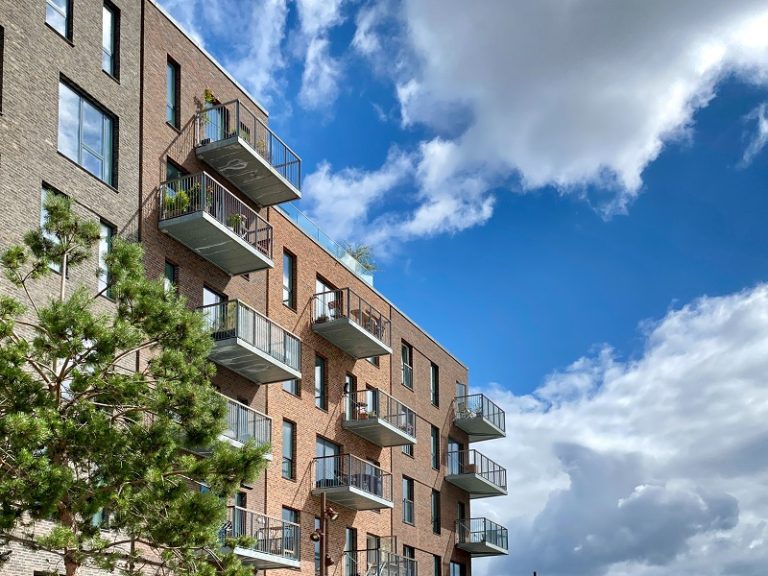 7 Drawbacks Of Top-Floor Apartments People Forget (Explained) - Apartment On The Top Floor