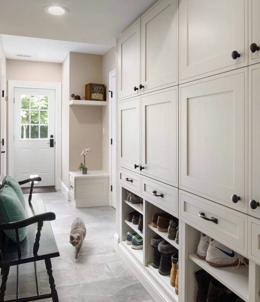 16 Great Storage Ideas For Narrow Entryway | GoDownsize