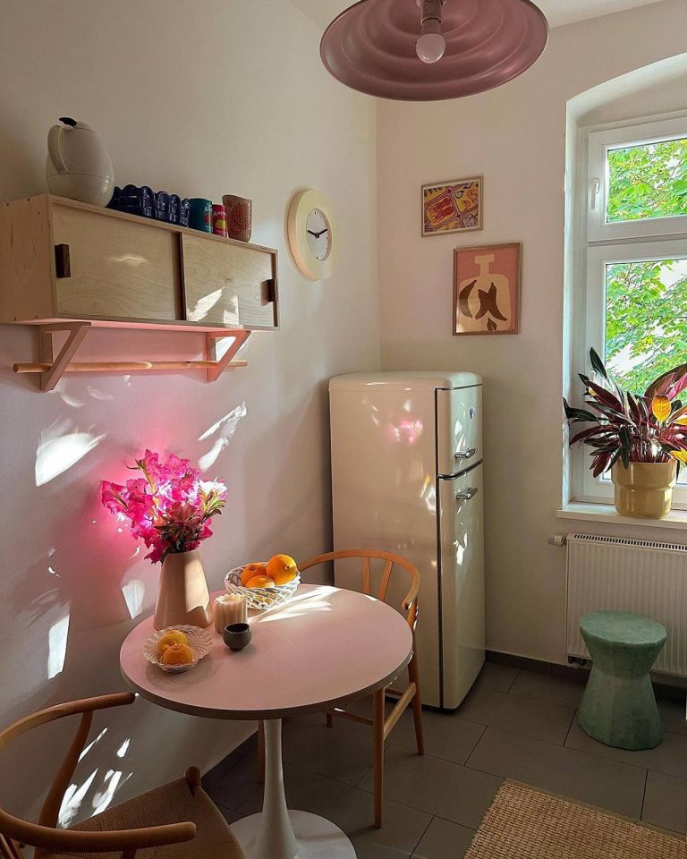13 Cozy Breakfast Nooks For Small Kitchens | GoDownsize