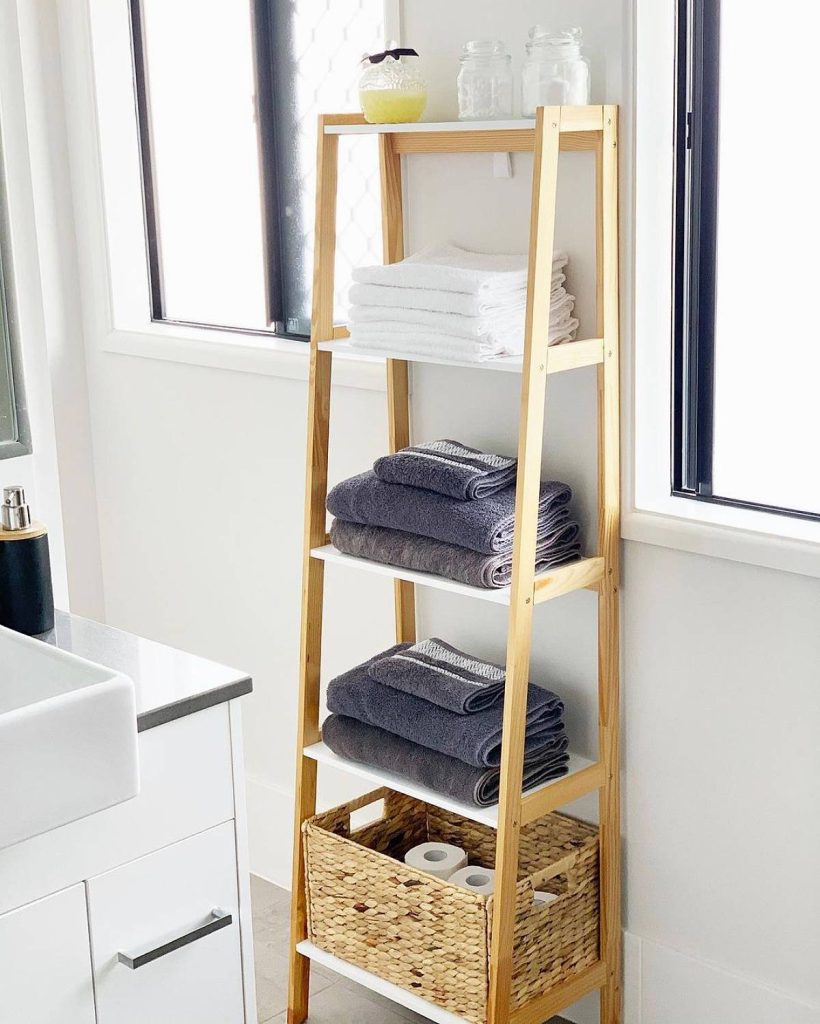 Towel Storage: 18 Great Ideas For Small Bathrooms | GoDownsize