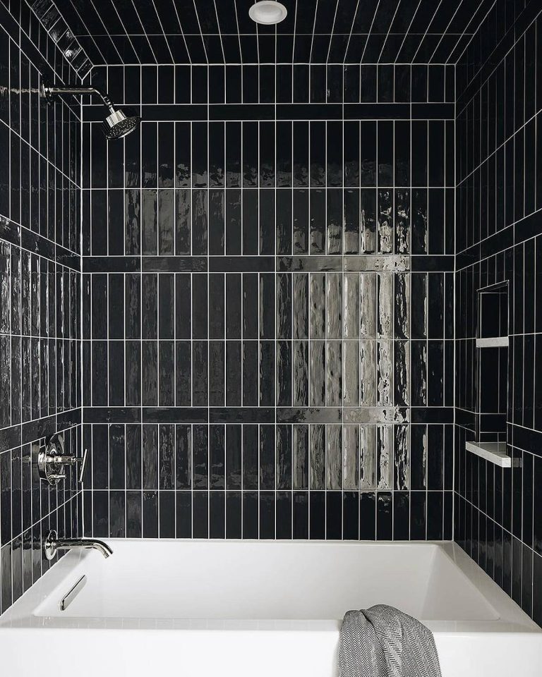 29 Small Black & White Bathrooms That Look Amazing | GoDownsize