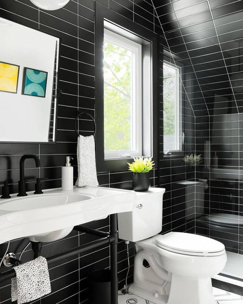 29 Small Black & White Bathrooms That Look Amazing | GoDownsize