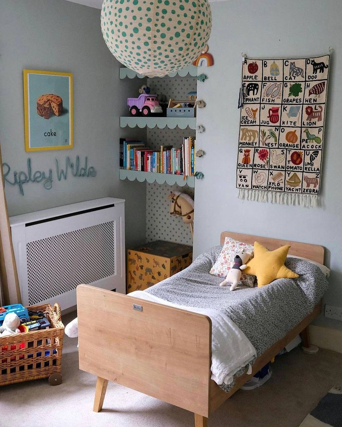 corner bookshelves with wallpaper