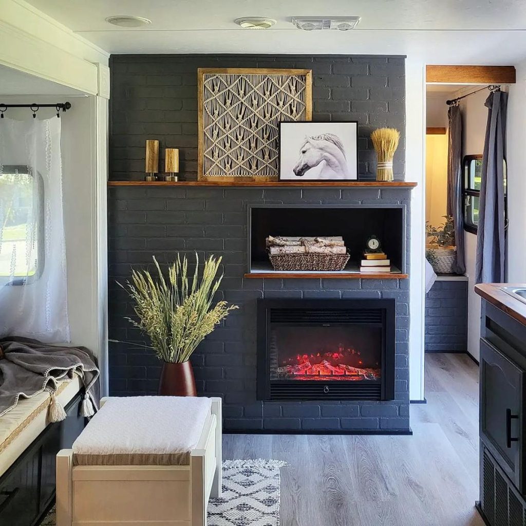 21 Tiny Houses With Fireplaces That Really Work | GoDownsize