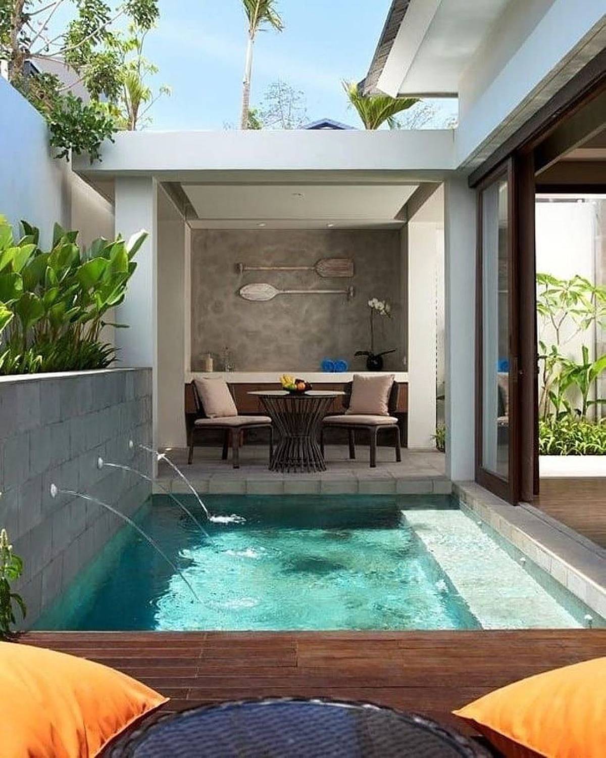 pool with wall jets