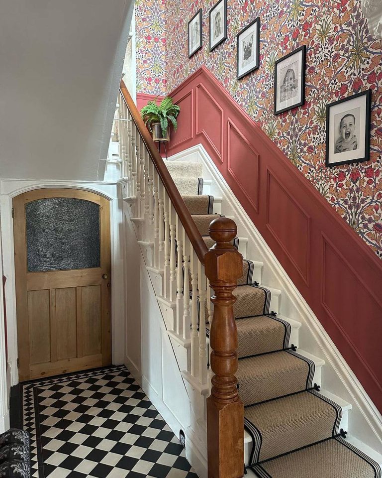 Wallpaper For Staircase Walls: 25 Beautiful Ideas | GoDownsize