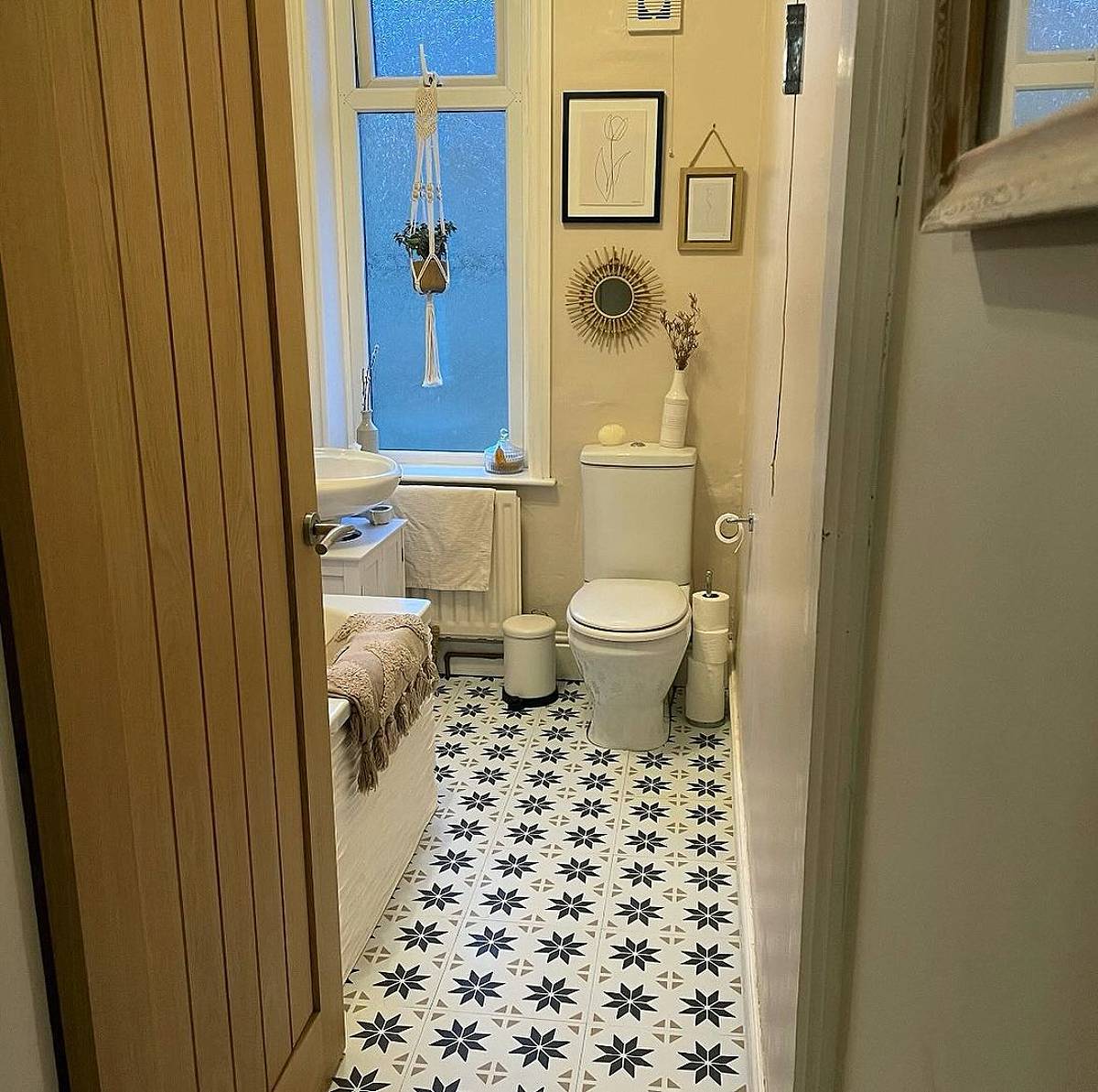 stylish black and white floor tiles