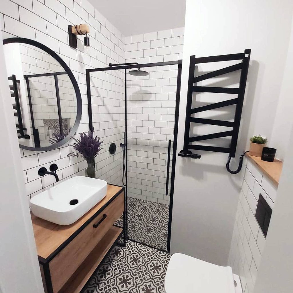 29 Small Black & White Bathrooms That Look Amazing | GoDownsize