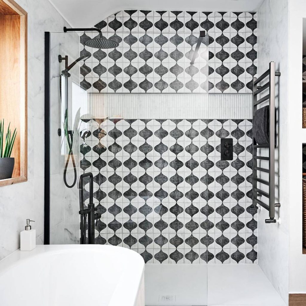 40 Great Shower Tile Ideas For Small Spaces | GoDownsize