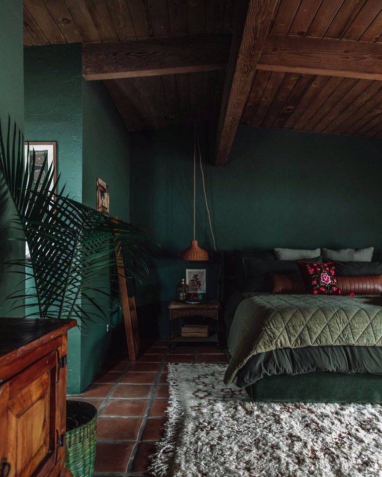 Dark Green Bedrooms: 31 Stylish Ideas For Small Spaces | GoDownsize