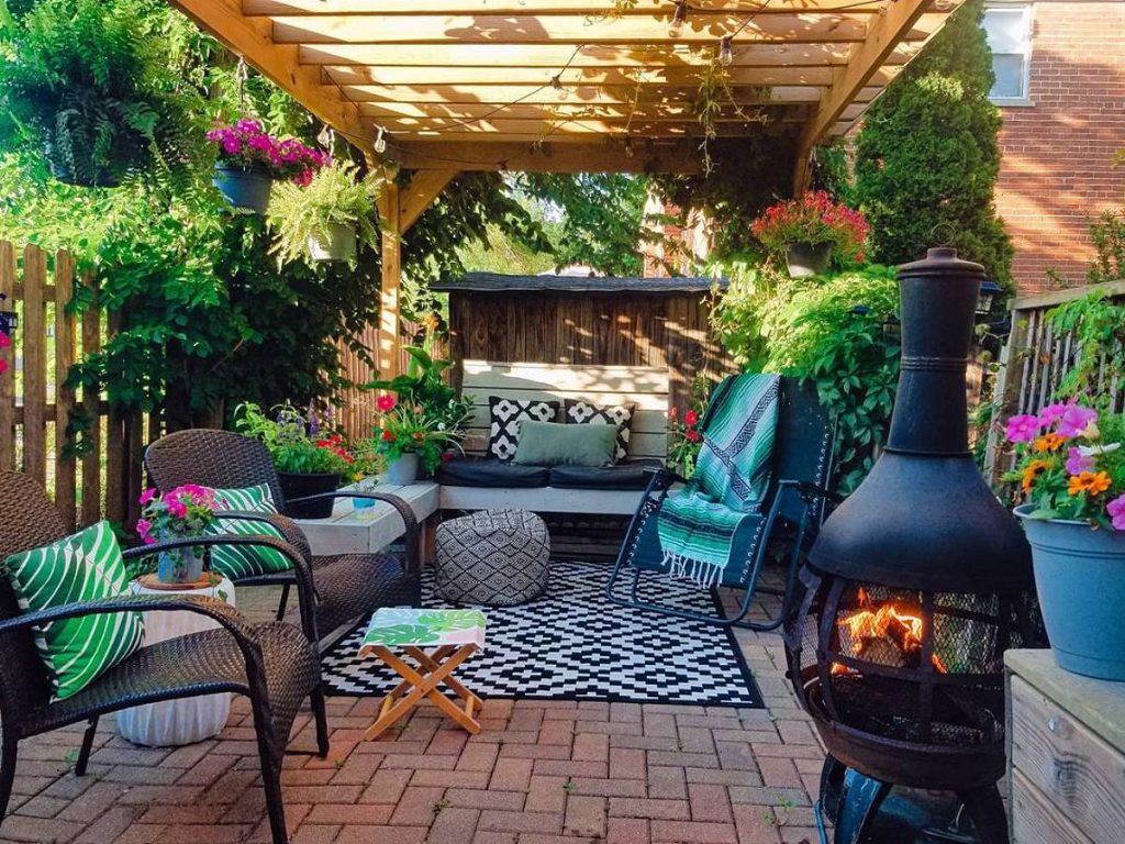 29 Nice Patios For Small Gardens That Look Amazing | GoDownsize