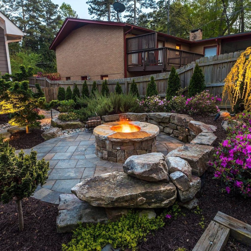 31 Great Firepit Designs For Small Gardens | GoDownsize