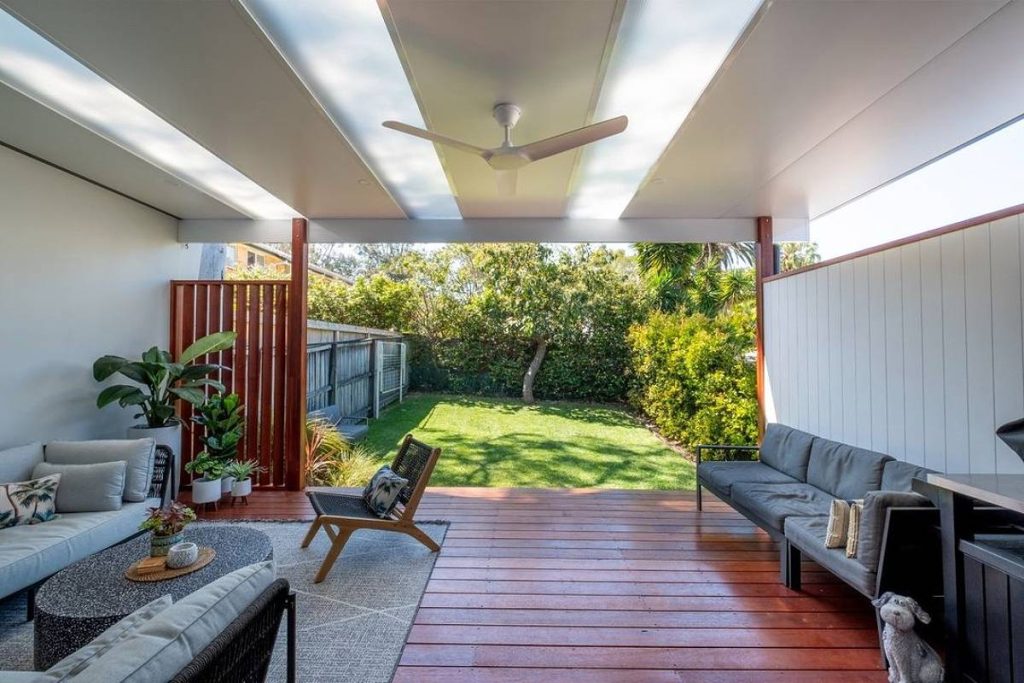 27 Covered Patio Ideas That Look Amazing | GoDownsize