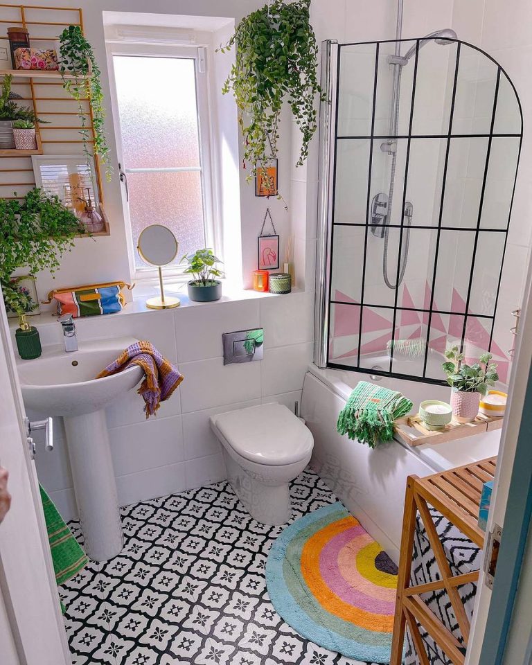 Small Bathroom Decoration: 24 Ideas That Look Really Good | GoDownsize